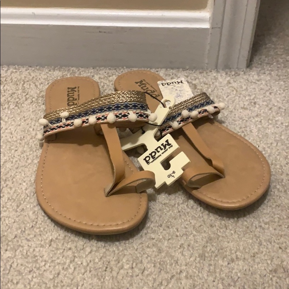 BNWT mudd sandals
